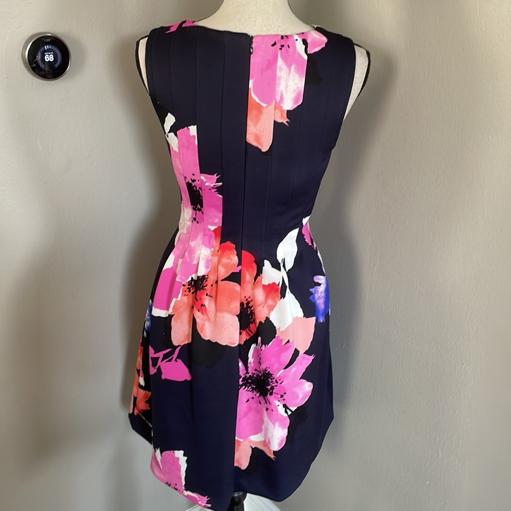 Vince Camuto neoprene floral dress with pockets - Picture 5 of 8